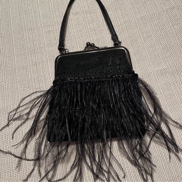 Elegant Black Feathered Women's Bag - Picture 1 of 4